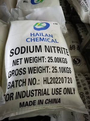 O nitrito de sódio industrial da categoria pulveriza NaNO2 CAS 7632-00-0