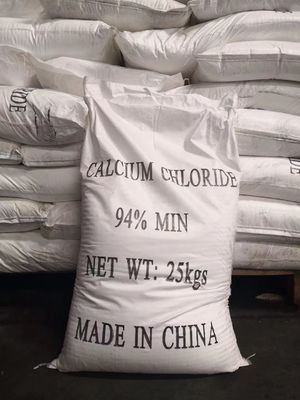 Flocos industriais de Choride do cálcio do CaCl2 da categoria de 74% para o agente de derretimento da neve
