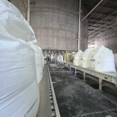 Carbonato de sódio SODA ASH DENSE Química utilizada na fabricação de vidro Tratamento de águas e aplicações na indústria de detergentes